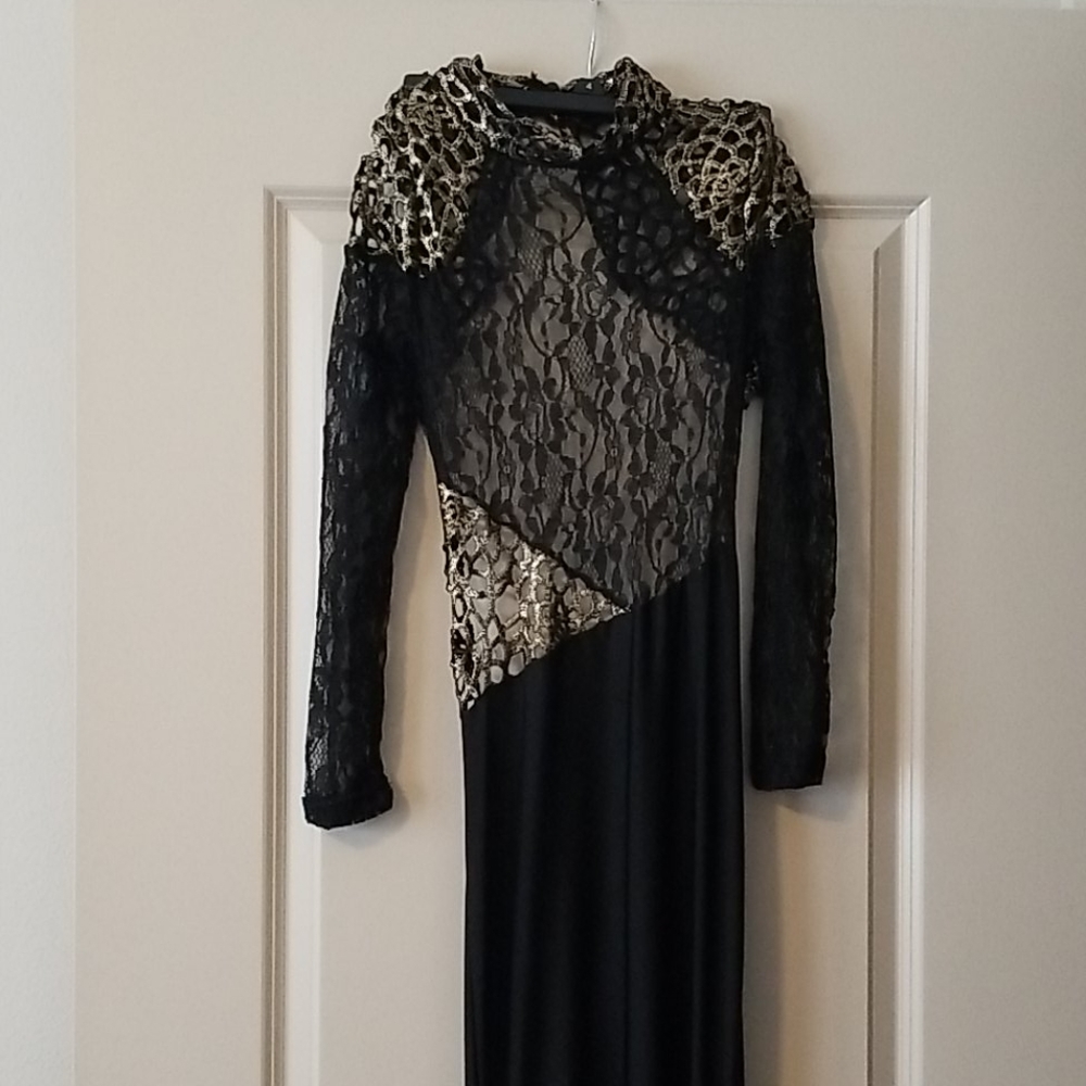 Gown - Picture 4 of 4